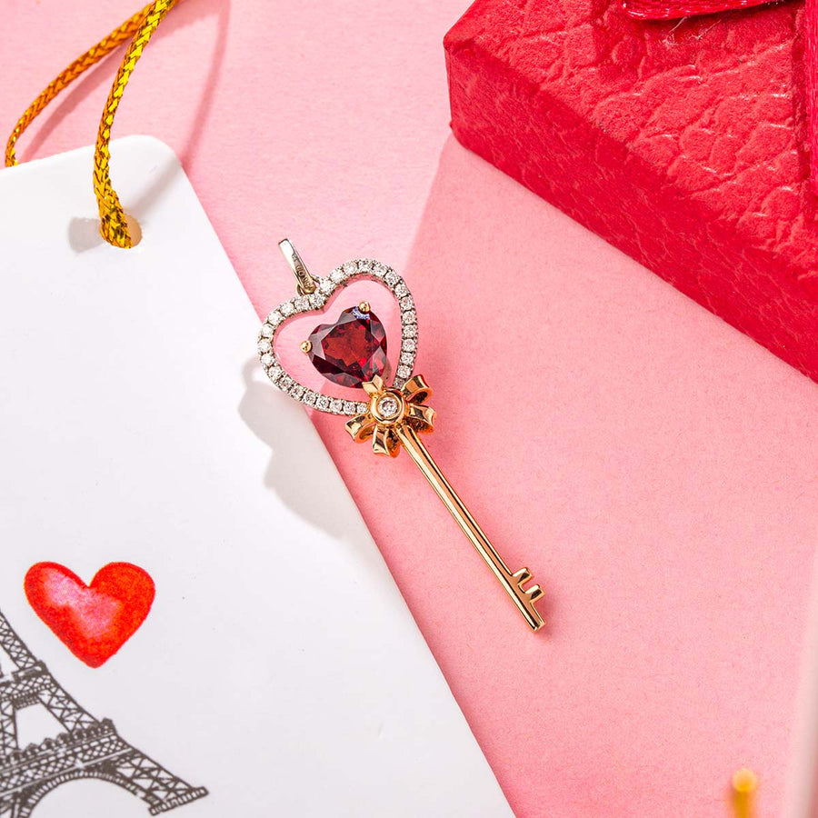 GOLD HEART KEY PENDANT WITH DIAMONDS AND RUBY HANIF PAKISTAN TOP JEWELLER