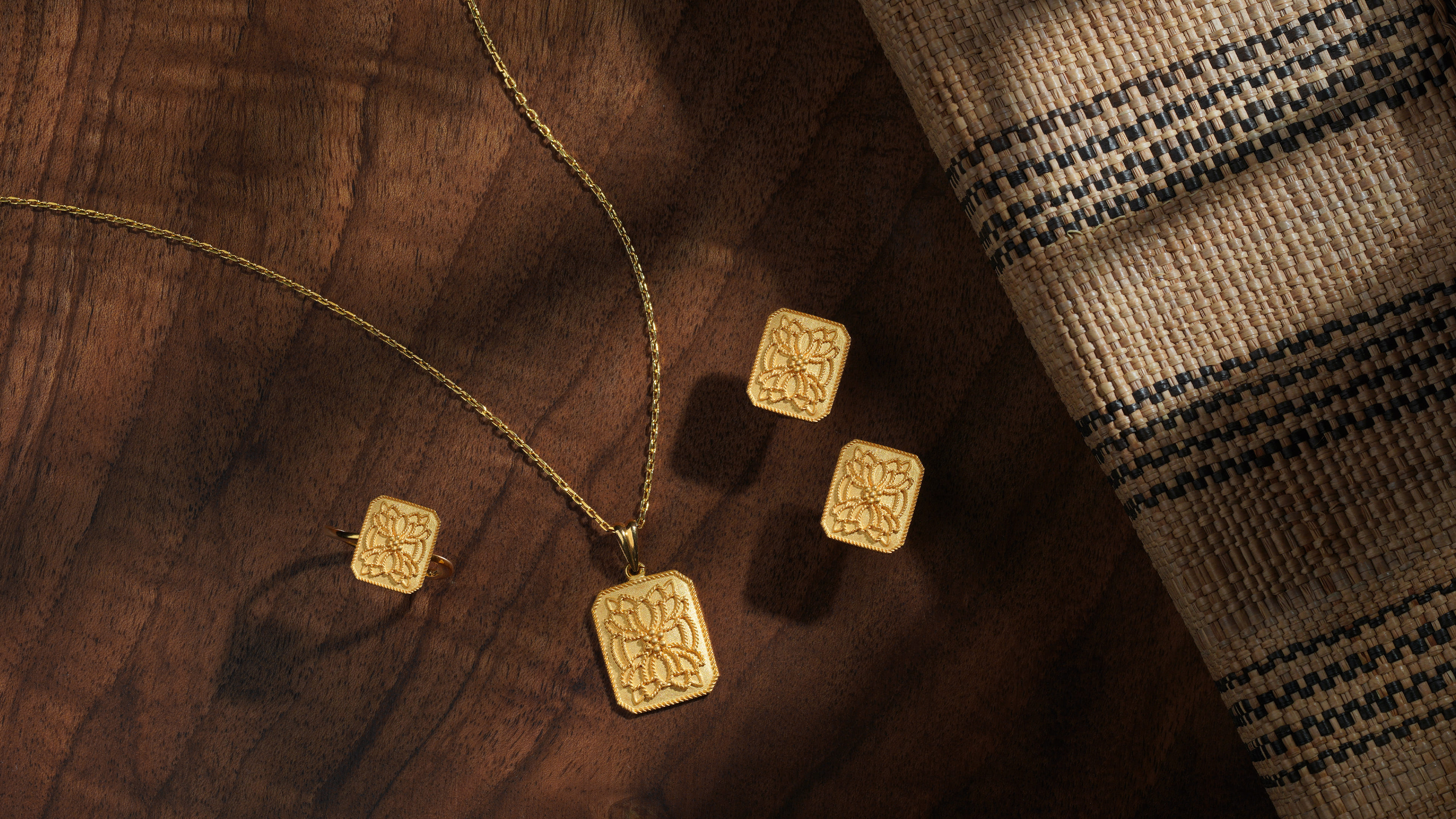 Hasht  pendant