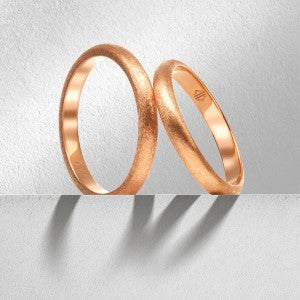The Allure of Gold: Why Choose Simple Gold Rings?