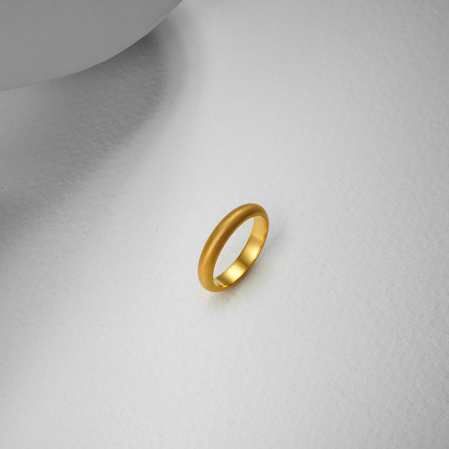 Yellow gold ring 